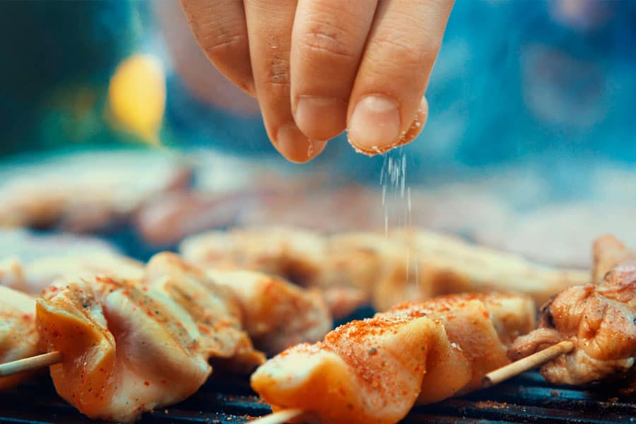 Sprinkling salt on cooked food